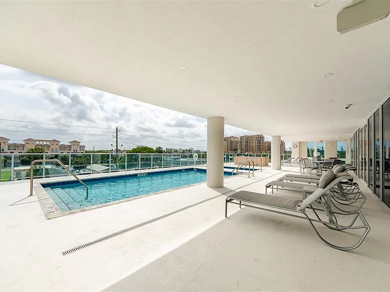 15 Avalon St #702 — Photo 35