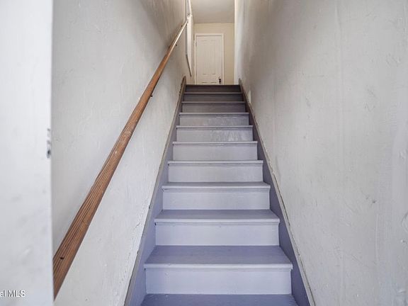 3rd image of 118 Robinson St #120