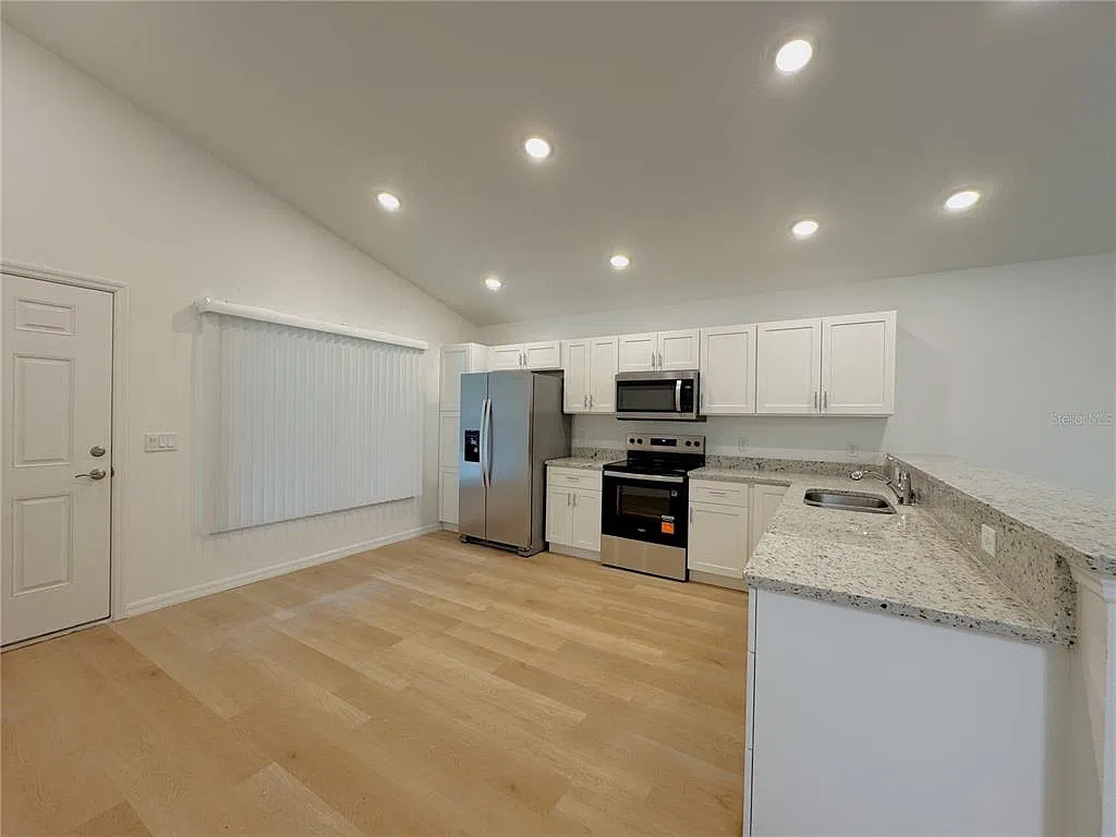 3 bed, 2.0 bath, 1489 sqft, $1,700 — Photo 4