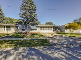 19135 Oakwood Ave, Lansing, IL 60438