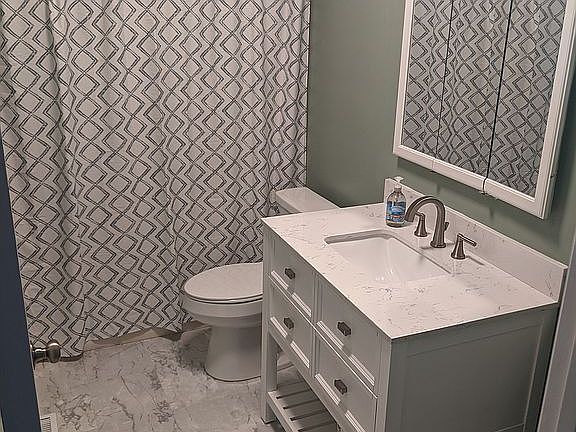 5th image of 441 Auburn St