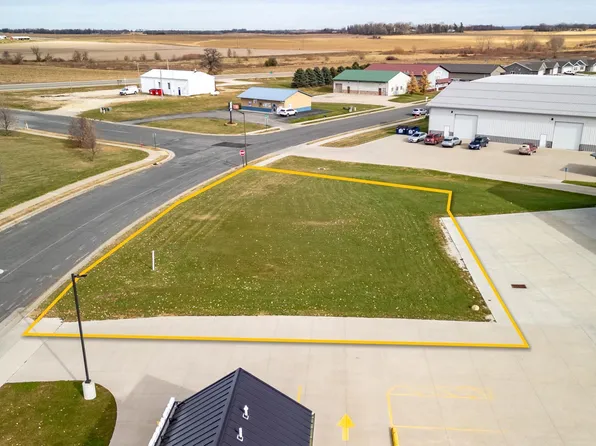 315 Sandstone Dr NW, Eyota, MN 55934