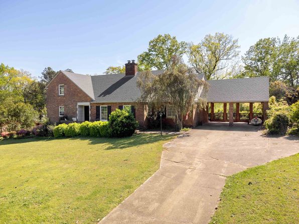 830 River Bluff Dr, Sheffield, AL 35660