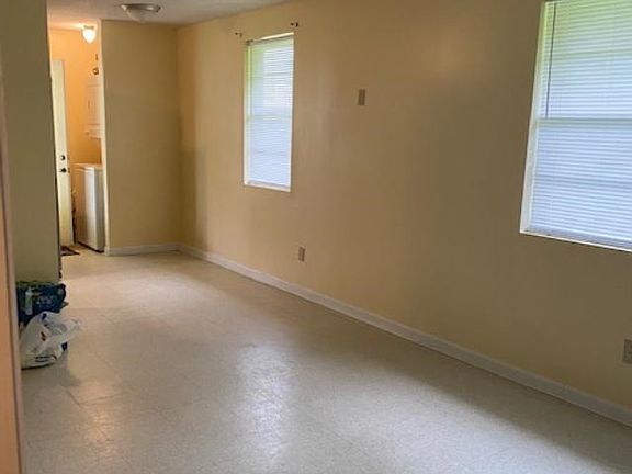 3rd image of 252 Maple St