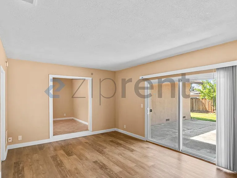 23 Cedar Way — Photo 10