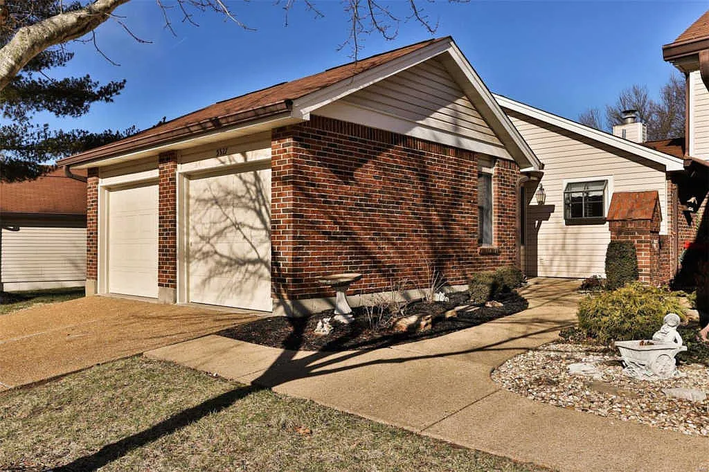 5527 Duchesne Parque Dr photo 1