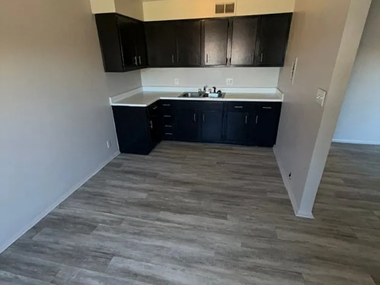 Naveen Pine Apartments — Photo 12