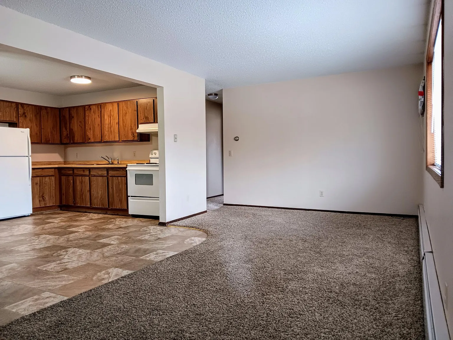 2 bed, 900 sqft, $850 — Photo 2