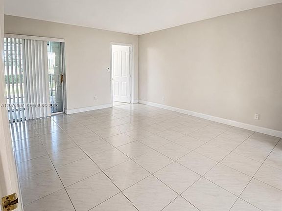 3rd image of 3591 Inverrary Dr APT 104