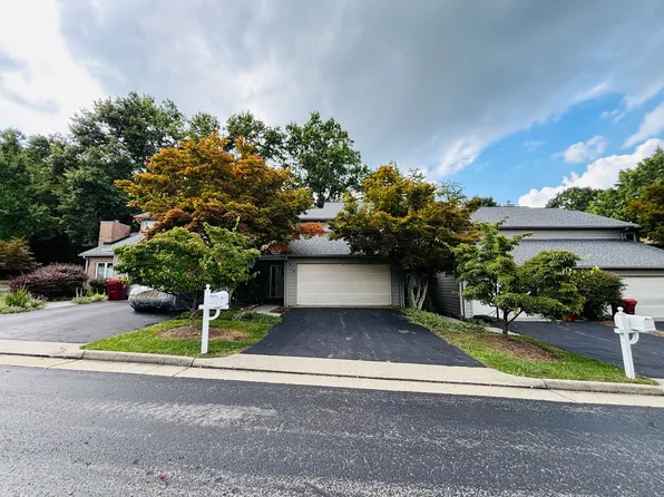 212 Woods Edge Ct, Blacksburg, VA 24060