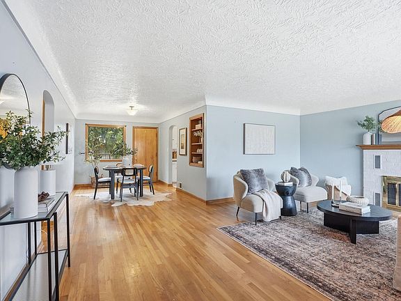 4th image of 2705 W Grace Ave