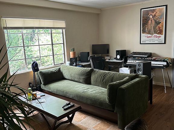 3rd image of 668 Linwood Ave NE #8