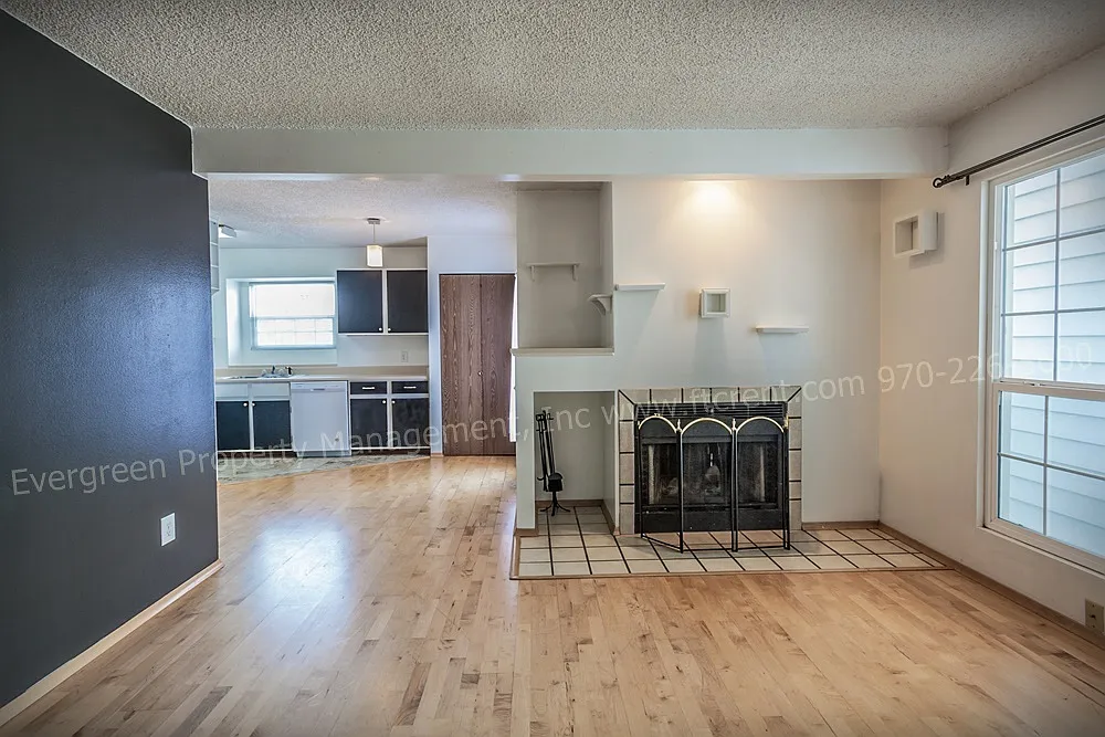 Beautiful One-Bedroom Apartment with Washer/Dryer Near CSU! — Photo 4