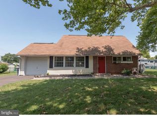 123 Queen Lily Rd, Levittown, PA 19057