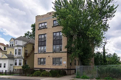317 William St #5D Photo 1