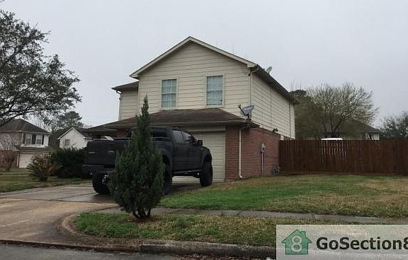 4th image of 703 N Oak Dr
