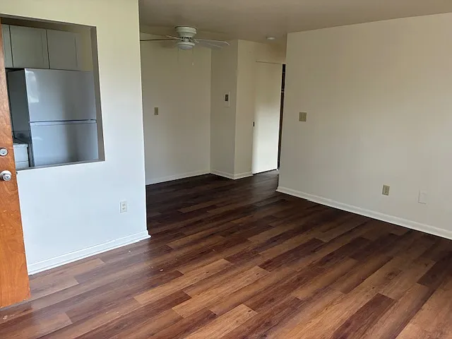 7240 Longwood Ct — Photo 3