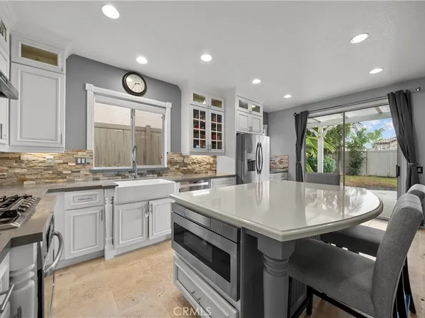 28640 Silverking Trl, Saugus, CA 91390