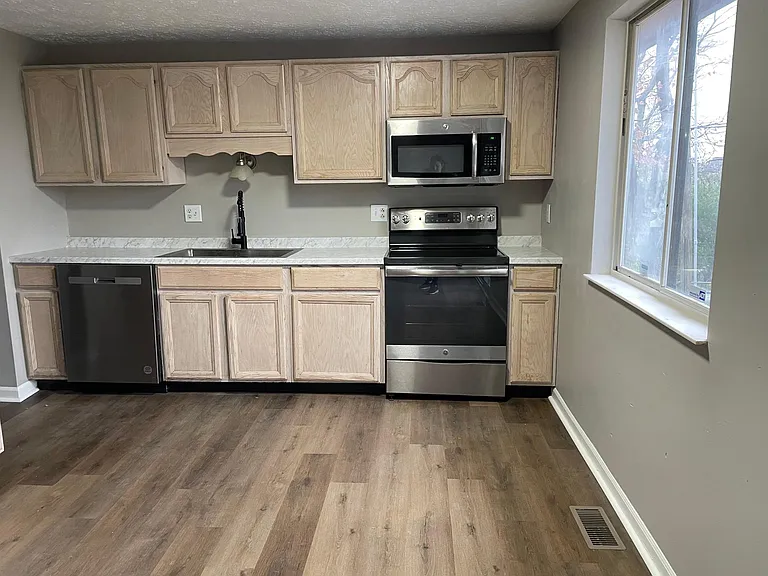 834 Wakulla Ct — Photo 3