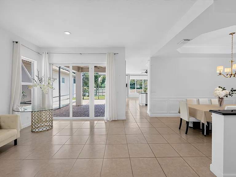 143 Isle Verde Way — Photo 7