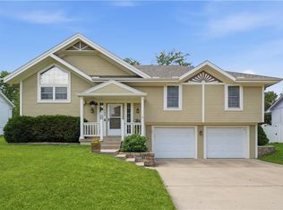 724 NE Colleen Dr, Lees Summit, MO 64086