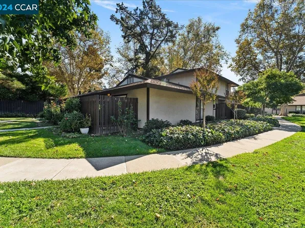 5453 Roundtree Pl APT D, Concord, CA 94521