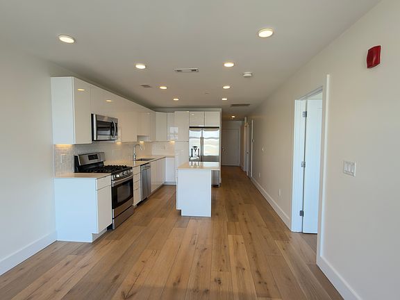 3rd image of 250 Meridian St Unit 206