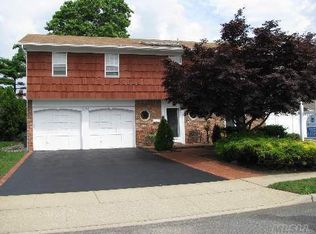 2679 Rebecca St, Bellmore, NY 11710