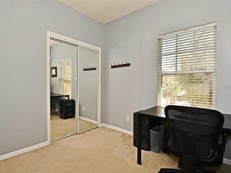 1042 N Hampton Ave — Photo 30