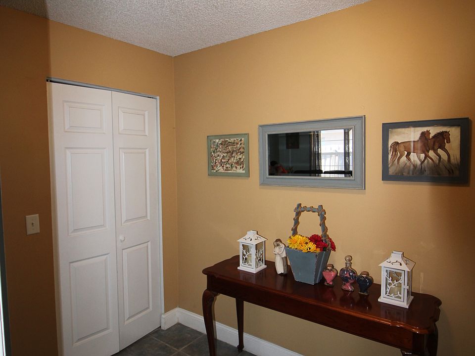 Cute piece of furntiure here