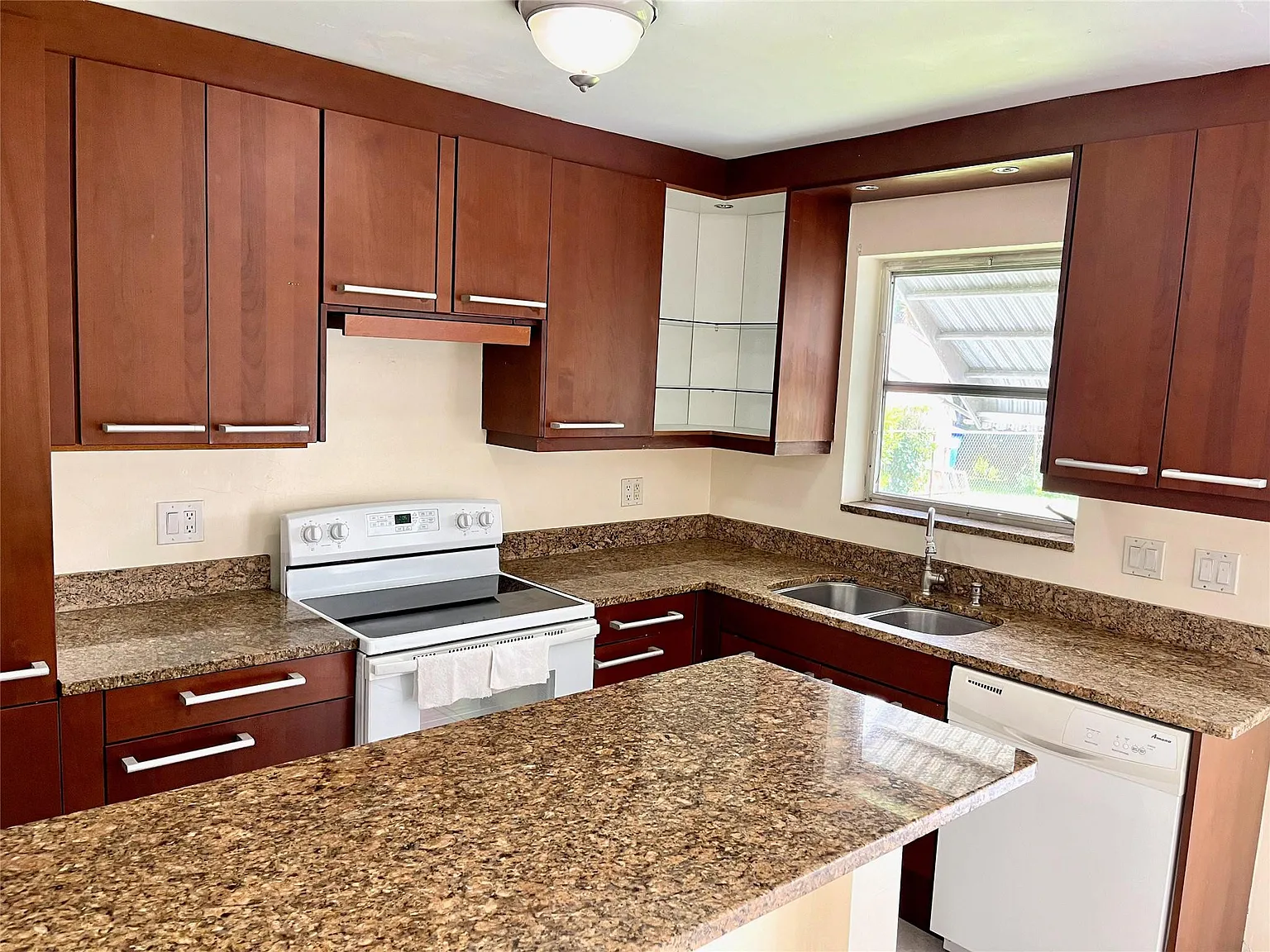 2 bed, 2.0 bath, 1119 sqft, $2,795 — Photo 3