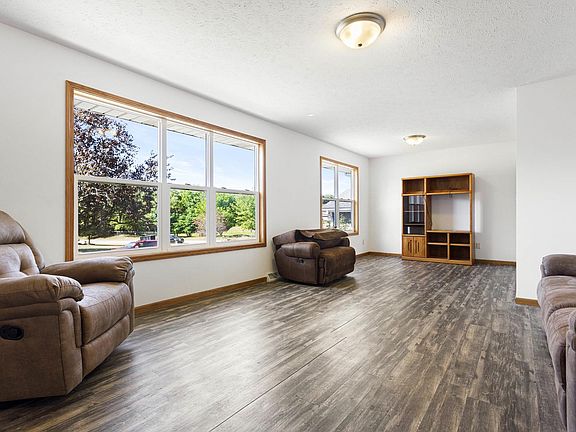3rd image of 2812 Bluffside Dr