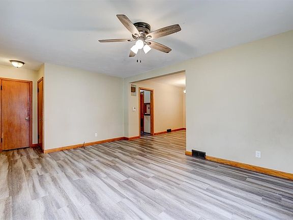3rd image of 505 SW Southlawn Dr