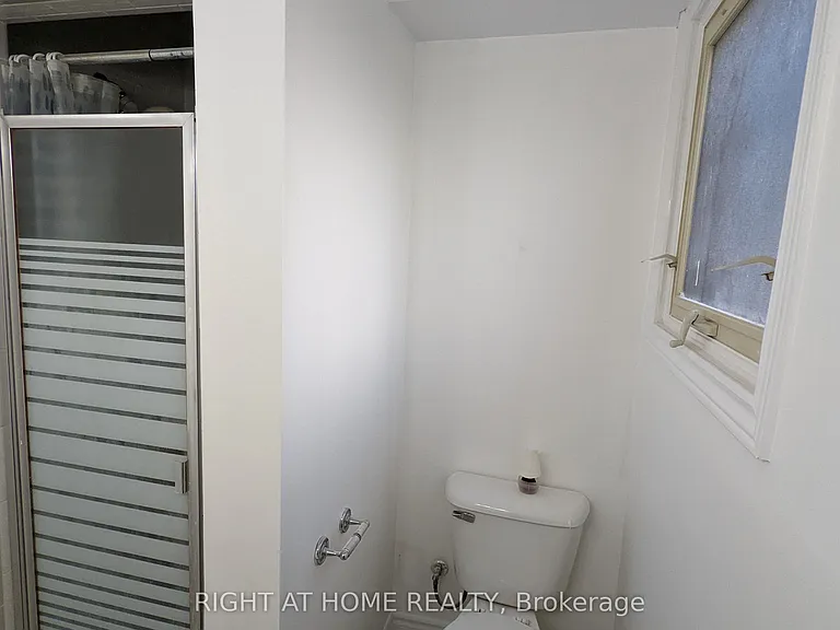 43 Glenayr Pl #LOWER — Photo 7