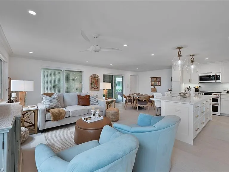 1950 Gulf Shore Blvd N #107 — Photo 2