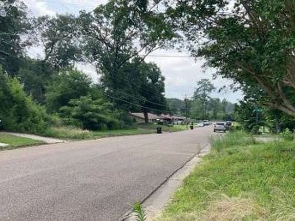 Exterior Neighborhood (street photo)