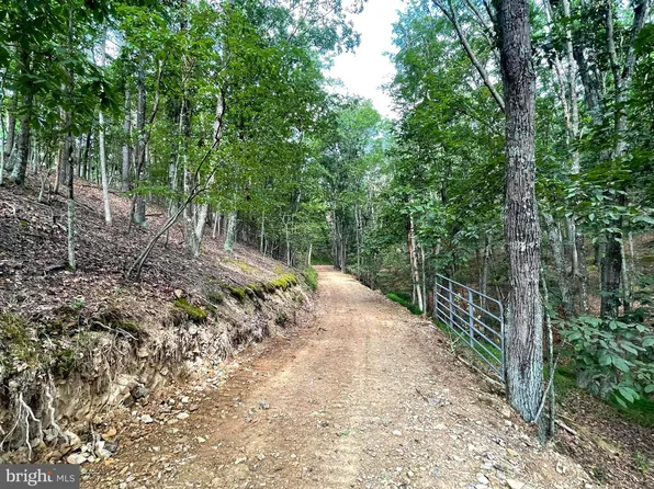 9 Lawrence W Lewis Dr, Romney, WV 26757