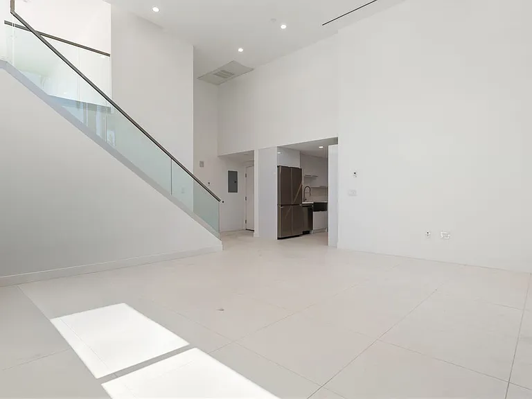 621 N Kings Rd #1 — Photo 4