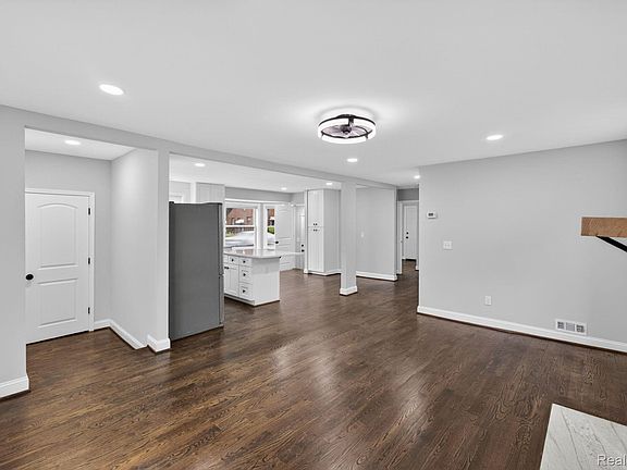 4th image of 10001 Greensboro St