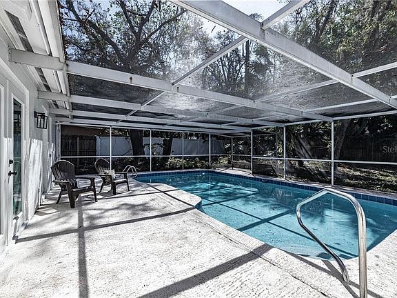 2nd image of 3905 Oak Hammock Dr