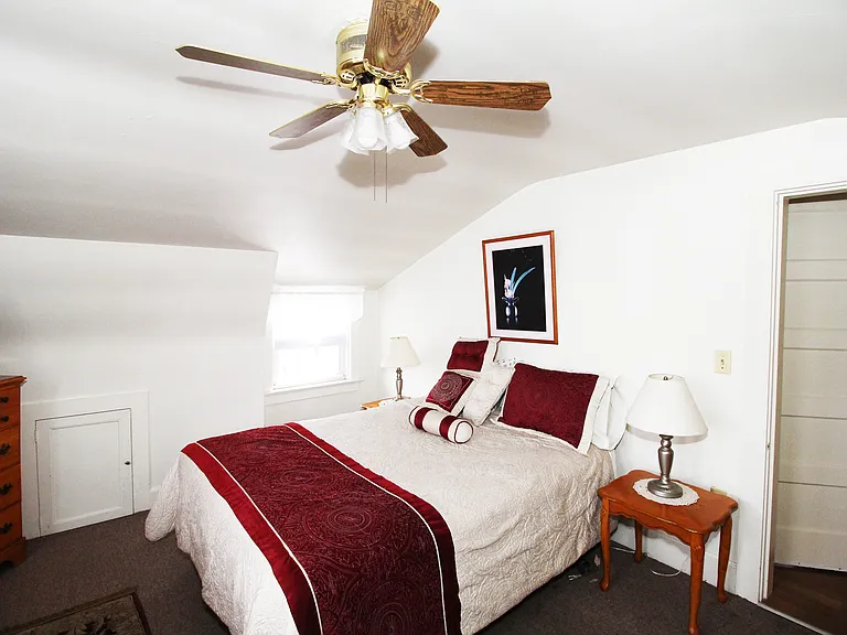 563 Aquidneck Ave — Photo 13