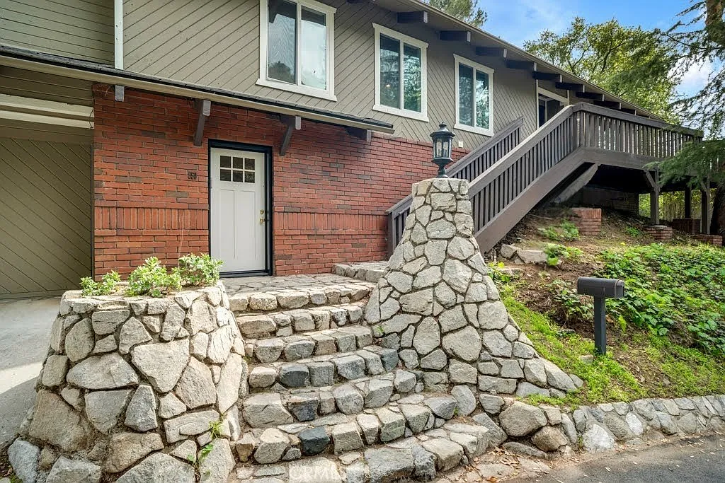 4 bed, 2700 sqft, $6,500 — Photo 2