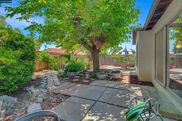 2243 Minaret Dr — Photo 25