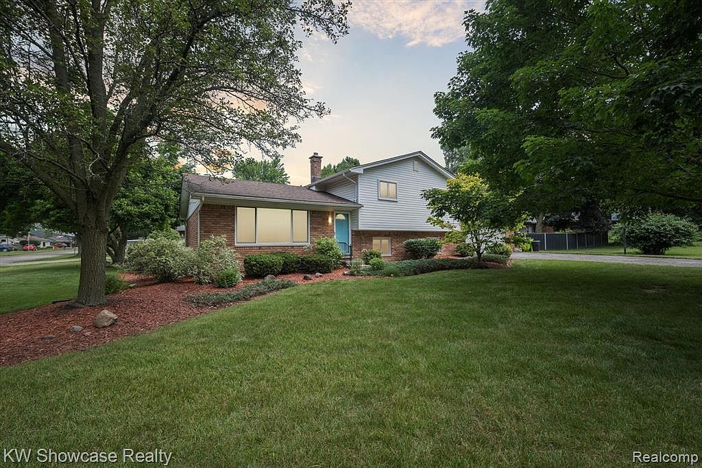 560 Orchard Ridge Rd, South Lyon, MI 48178 Zillow