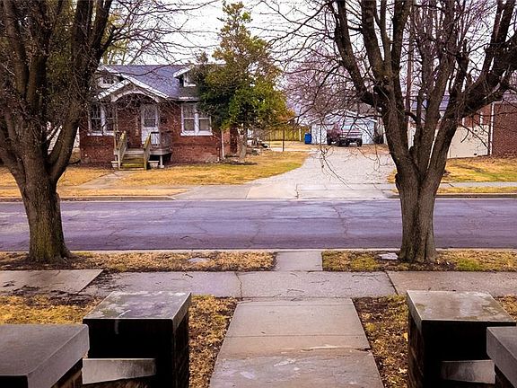 2nd image of 2317 Waterman Ave