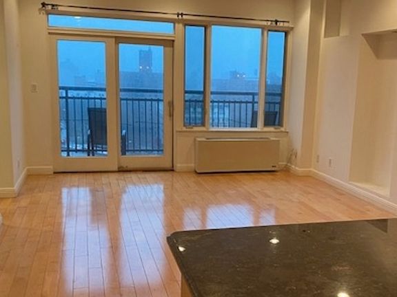 5th image of 189 Bridge St Floor 10