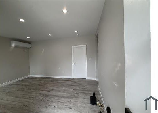 2nd image of 151 E 47th St