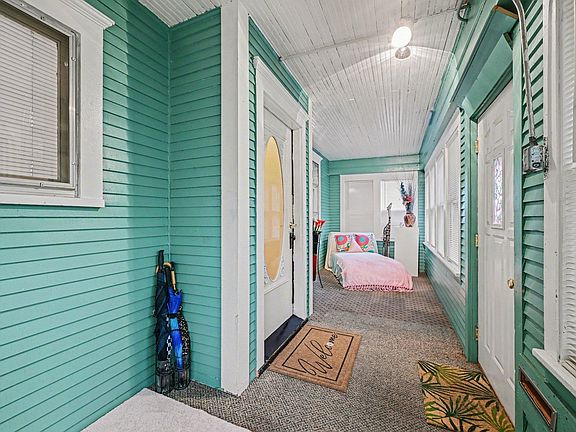 4th image of 3029 Elliot Ave