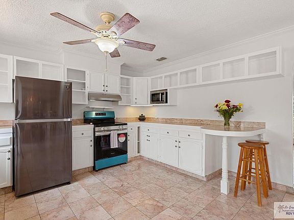 4th image of 521 Zapata Ave