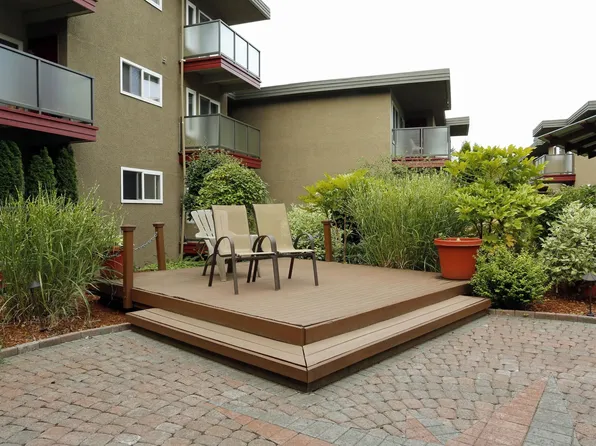 The Commodore Aprartments